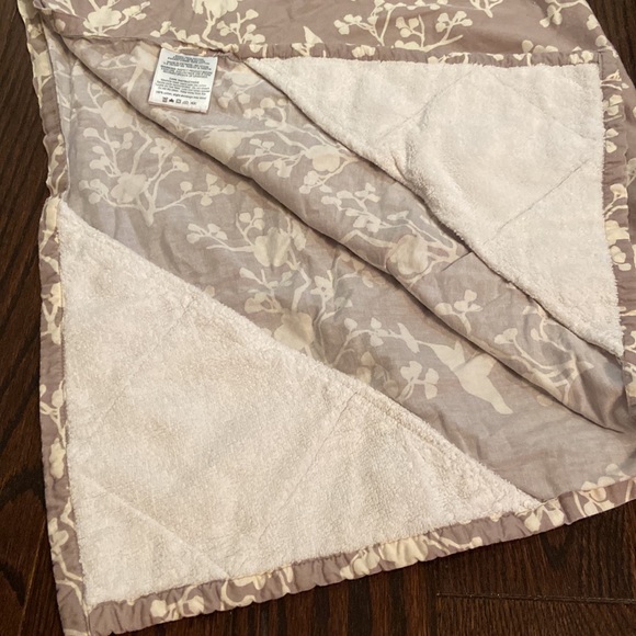 Bebe Au Lait Nursing Cover - Picture 4 of 5